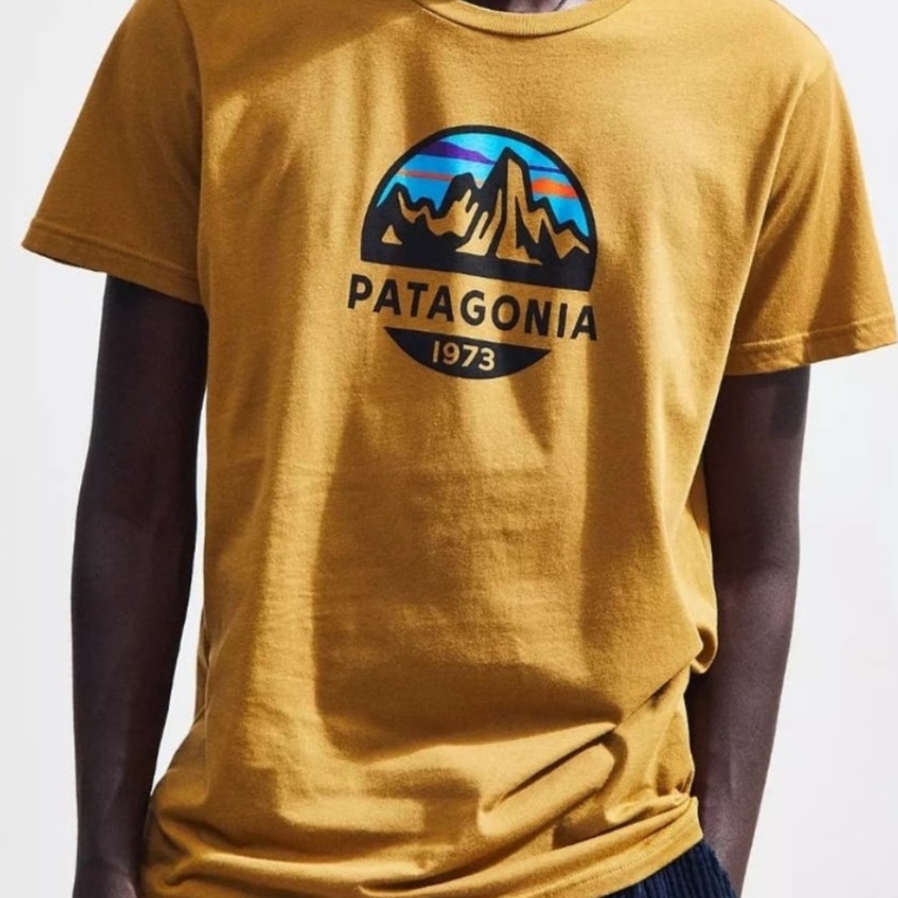Patagonia Men's Md Slim Fit Mustard T-Shirt Colorful Graphic Logo Like New